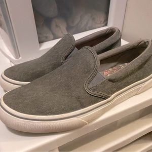 Eddie Bauer grey canvas slip ons size 9 but fits me and I’m usually a 9.5